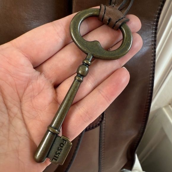 Fossil Vintage Revival Leather Tote ZB5420 - Picture 9 of 16